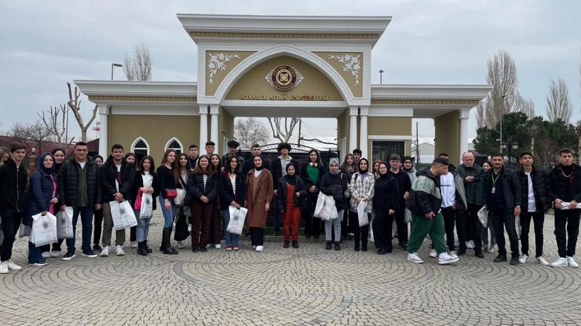 12. Sınıf Öğrencilerimizin İSTANBUL AYDIN Üniversitesi Gezisi